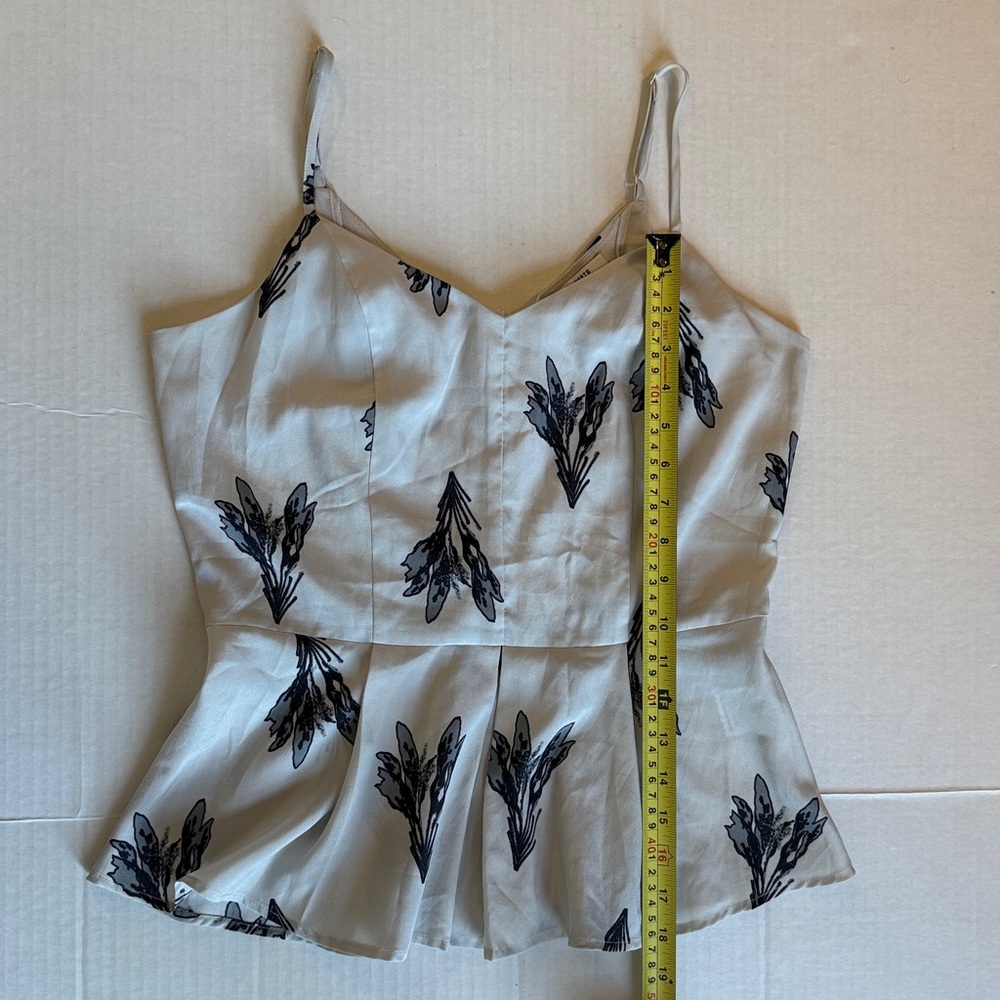 COLLECTIVE CONCEPTS Blue & White Floral Ruffle Tank Top Size Medium - Picture 8 of 9